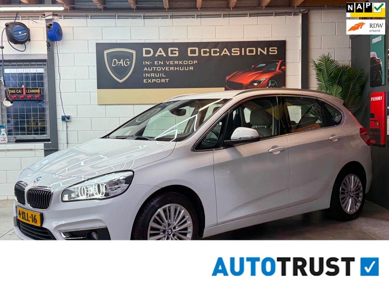 BMW 2-serie Active Tourer - 218i Executive NAVI|XENON|PDC|LEER|TREKHAAK - AutoWereld.nl
