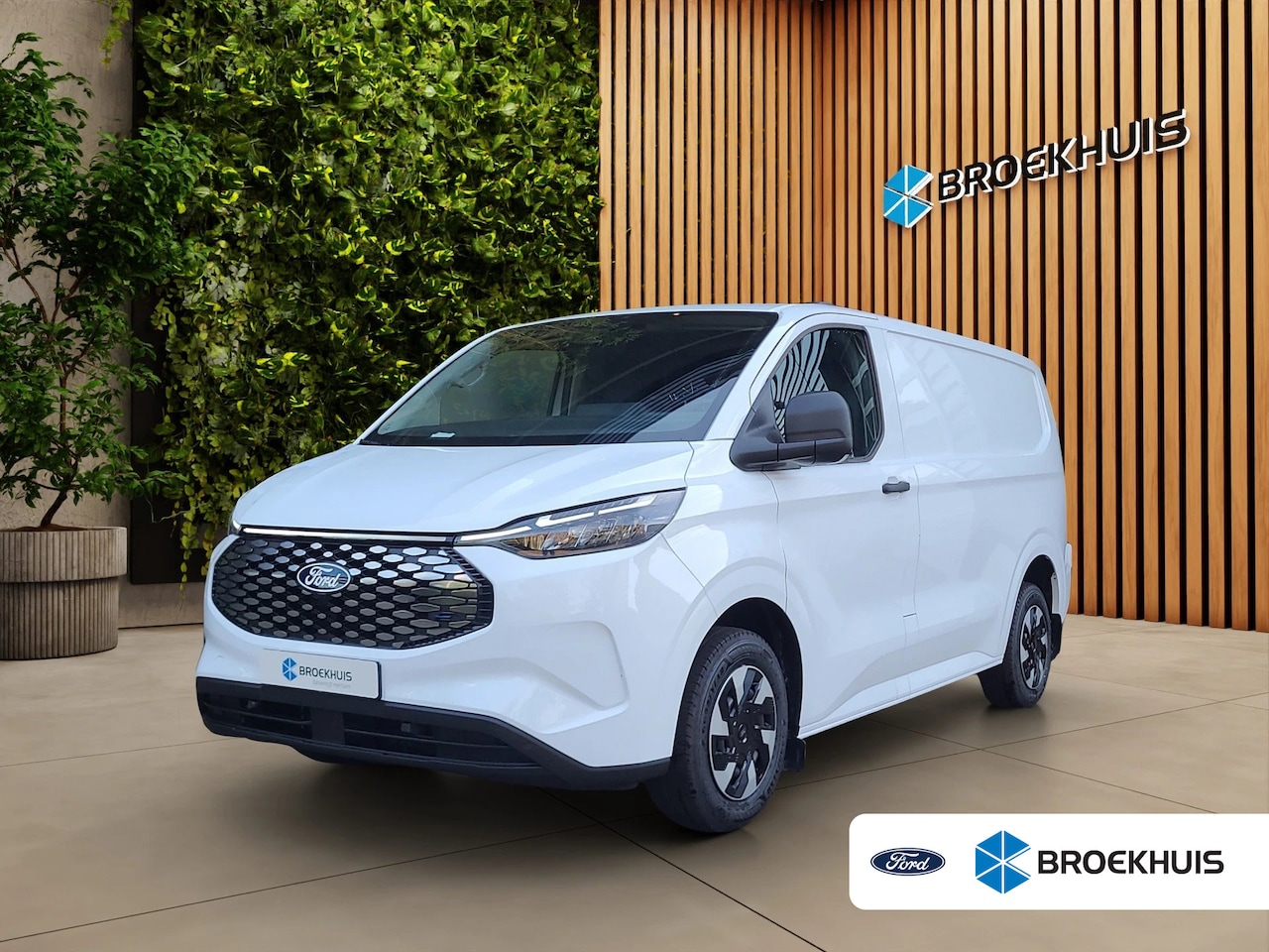 Ford Transit Custom - E-Transit 320 L1H1 Trend 65 kWh Op voorraad! | Stoelverwarming | Fabrieksgarantie | 2300kg - AutoWereld.nl