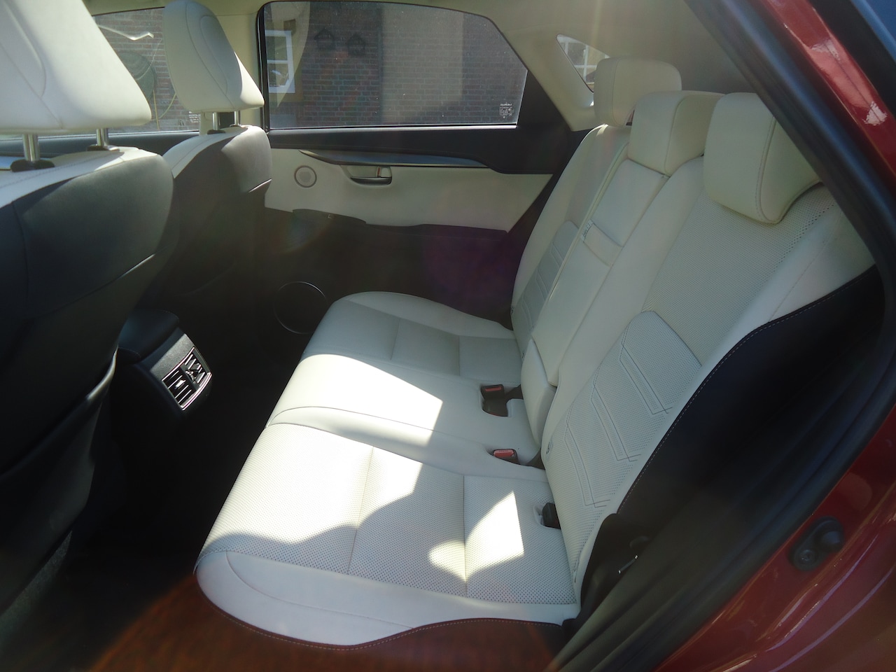 Lexus NX - 300h AWD Luxury Line GERESERVEERD