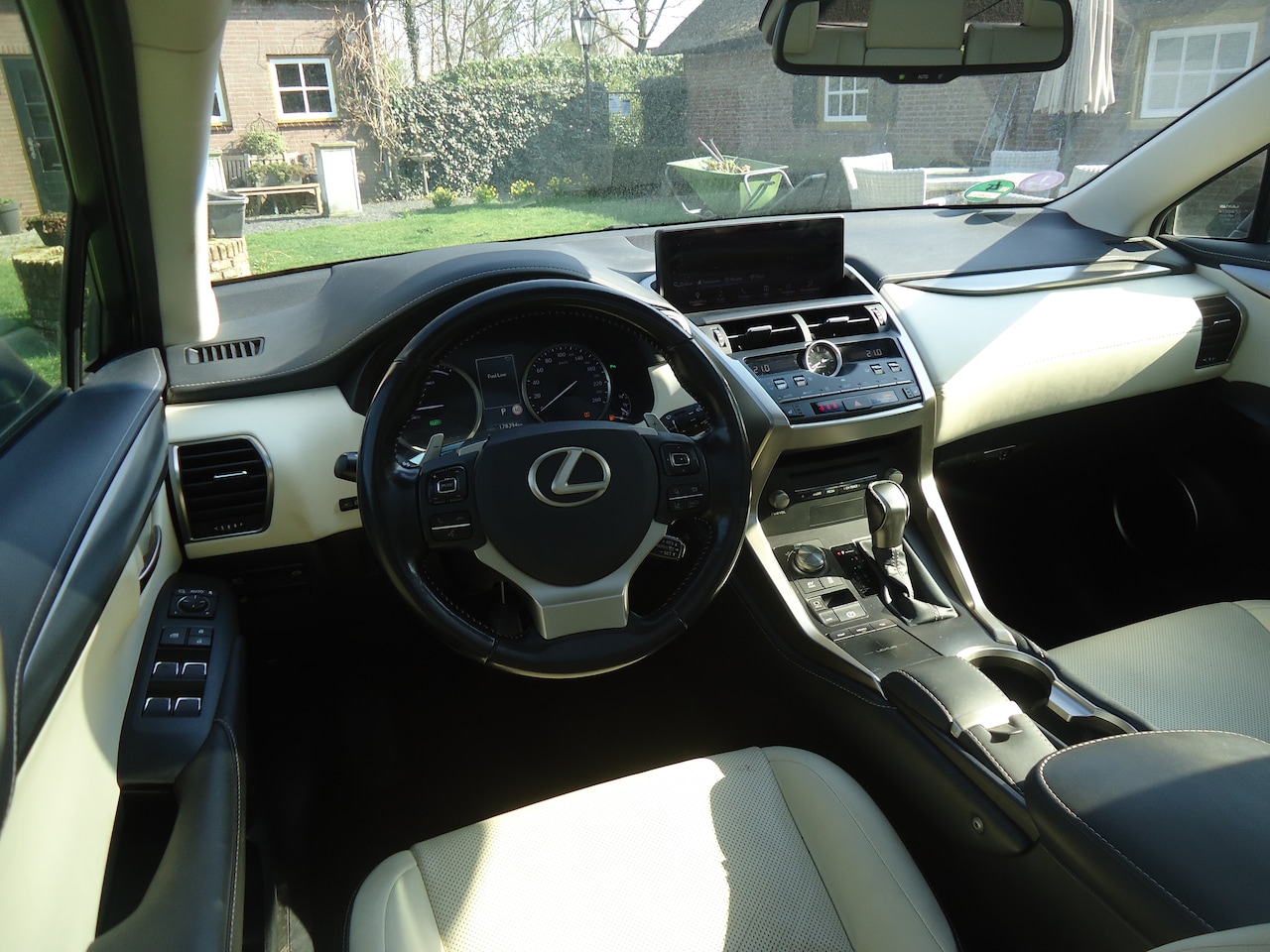 Lexus NX - 300h AWD Luxury Line GERESERVEERD