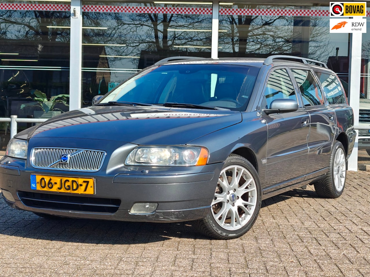 Volvo V70 - 2.5T AWD Kinetic | Automaat | Panoramadak | Lederen bekleding elektrisch verstelbaar - AutoWereld.nl