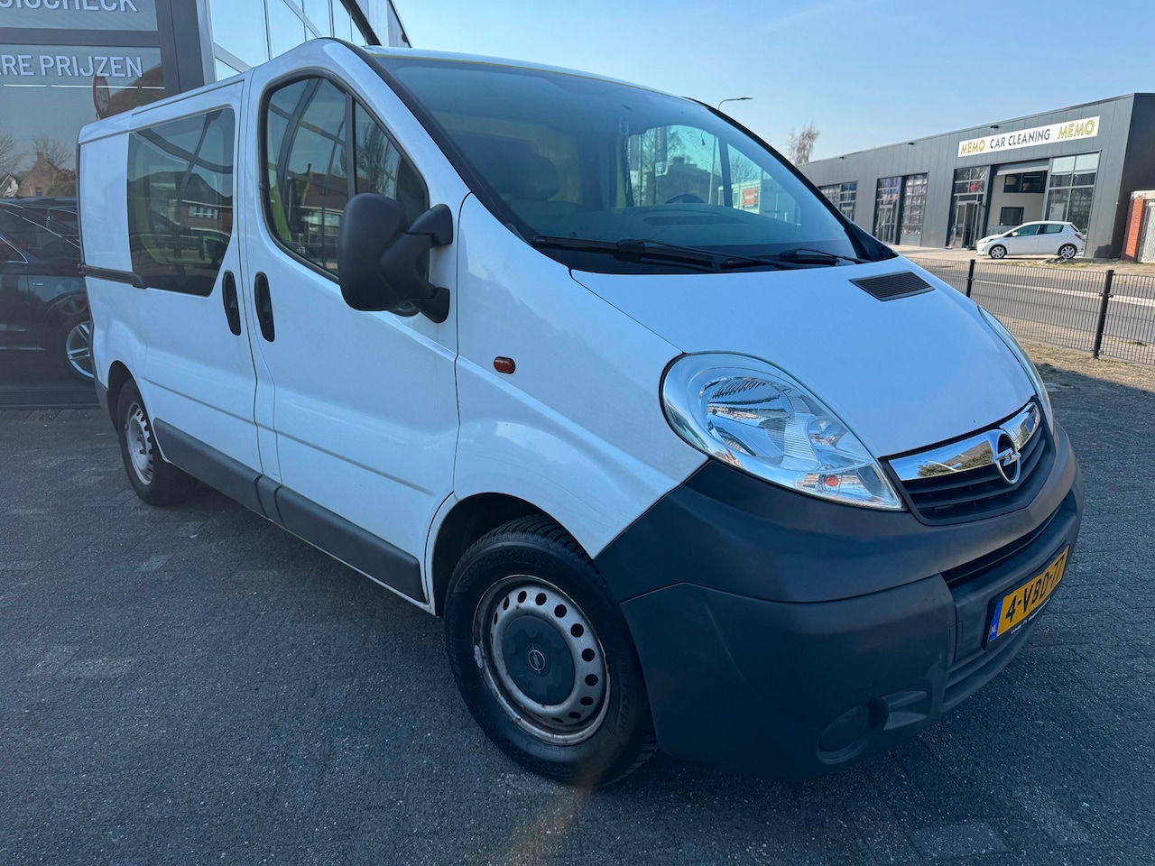 Opel Vivaro - 2.5 CDTI L1H1 DC Airco Nieuw APK - AutoWereld.nl