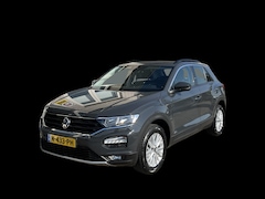 Volkswagen T-Roc - 1.0 TSI Style / TREKHAAK/ PARK. SENSOREN/ APP CONNECT/ ADAPT. CRUISE/ NAVI/ AIRCO/ DAB/ 16