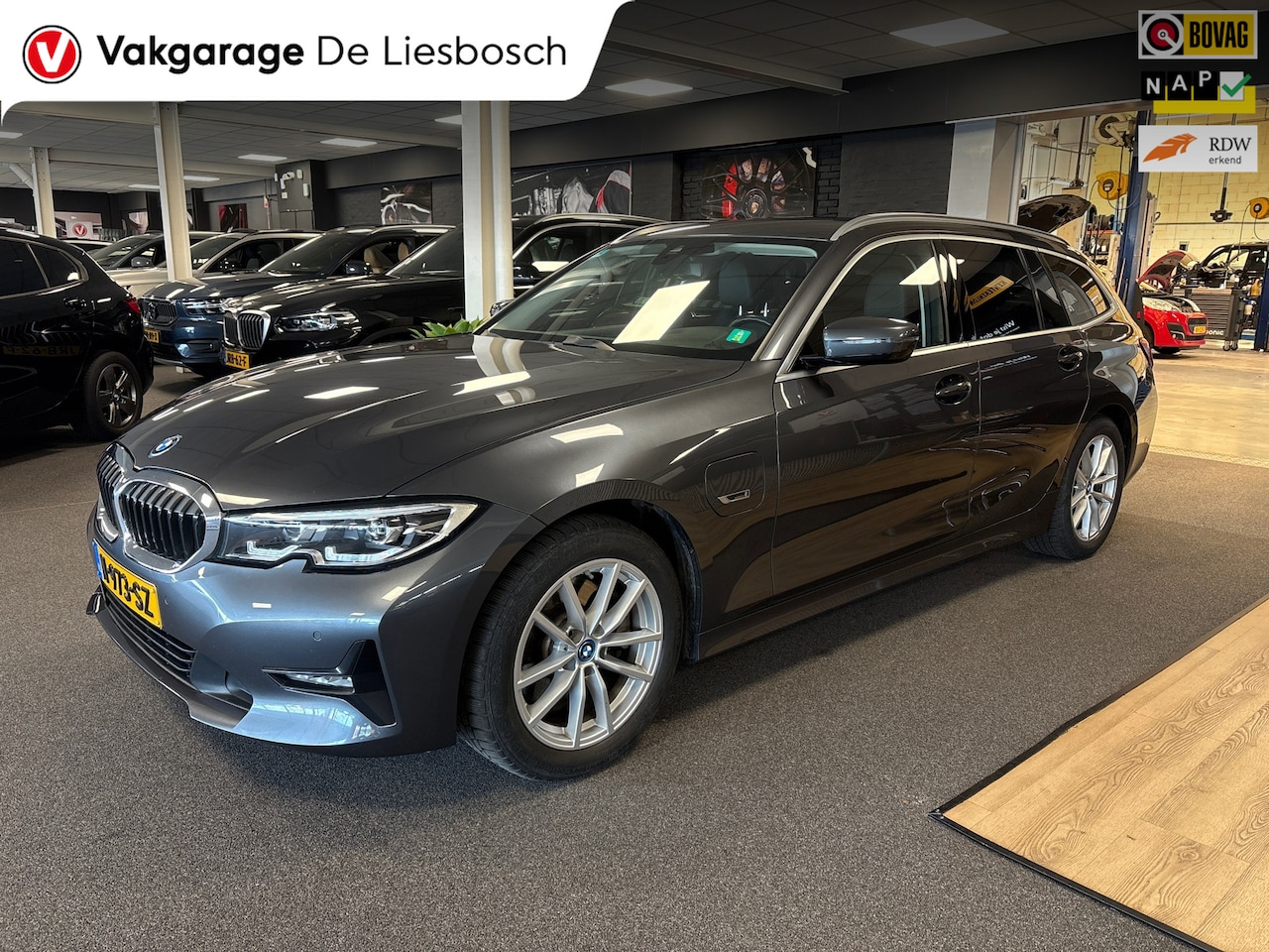 BMW 3-serie Touring - 320e Business Edition Plus 320e Business Edition Plus,leer,navi,trekhaak,orig ned ,dealer onderhouden - AutoWereld.nl
