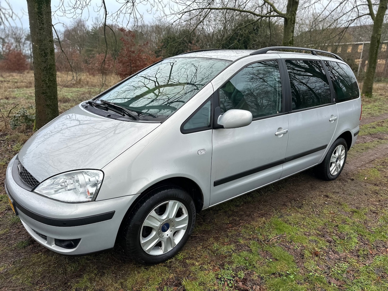 Ford Galaxy - 2.8-24V V6 Ghia Automaat Leer APK 19-03-2027 - AutoWereld.nl