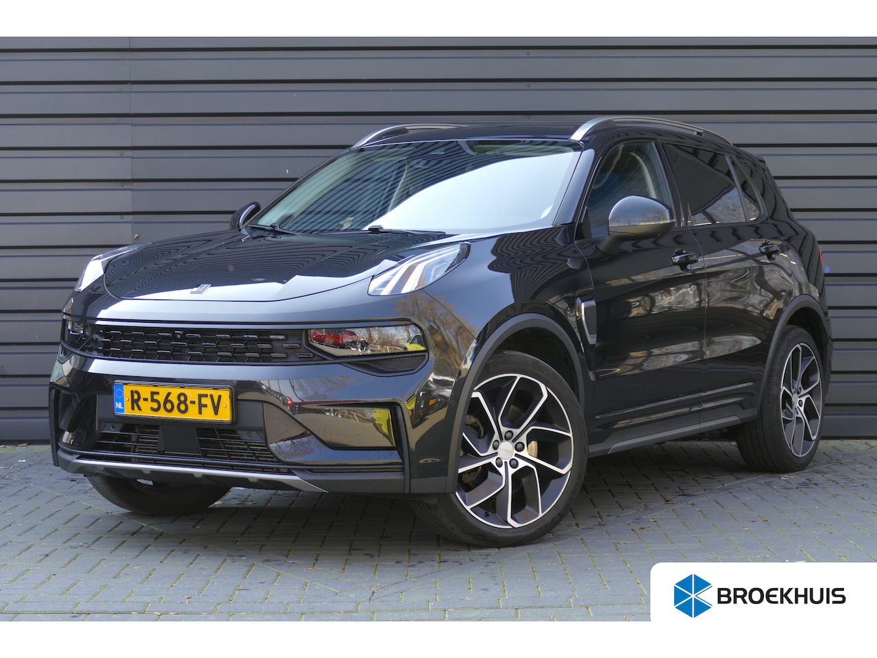 Lynk & Co 01 - 1.5 262PK PLUG-IN HYBRID AUTOMAAT / NAVI / LED / CLIMA / PDC / 20"LMV / CAMERA / PANO.DAK - AutoWereld.nl