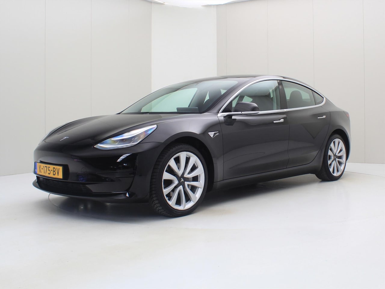 Tesla Model 3 - Standard RWD Plus 89% SoH [ LFP-ACCU+AUTOPILOT+60 kWh+PREMIUM AUDIO ] - AutoWereld.nl