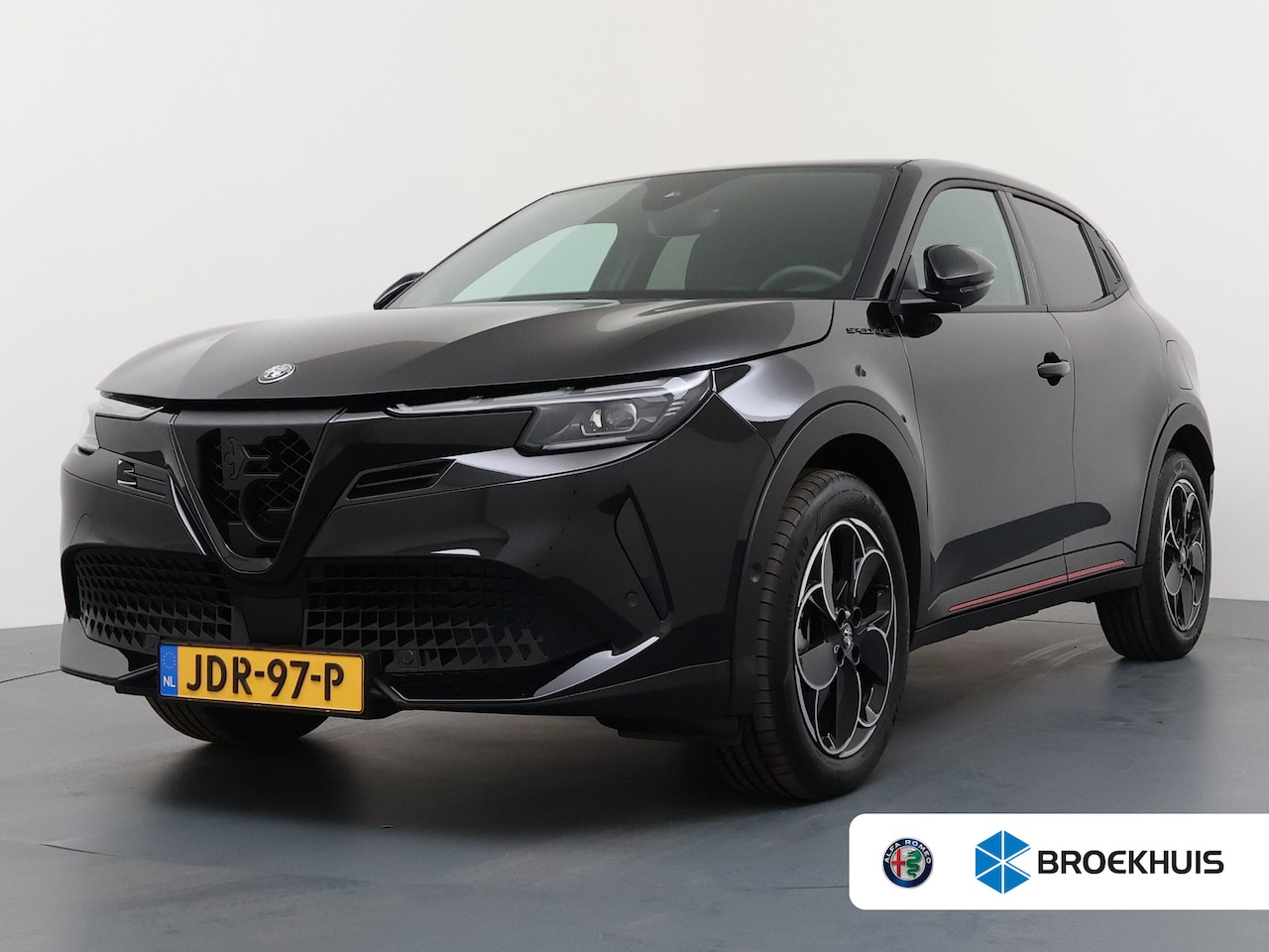 Alfa Romeo Junior - Elettrica Speciale | 10,25" digitaal instrumentarium | 100 kW DC snellader | 11 kW boordla - AutoWereld.nl