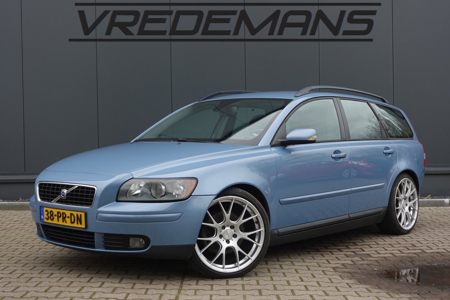 VOLVO V50