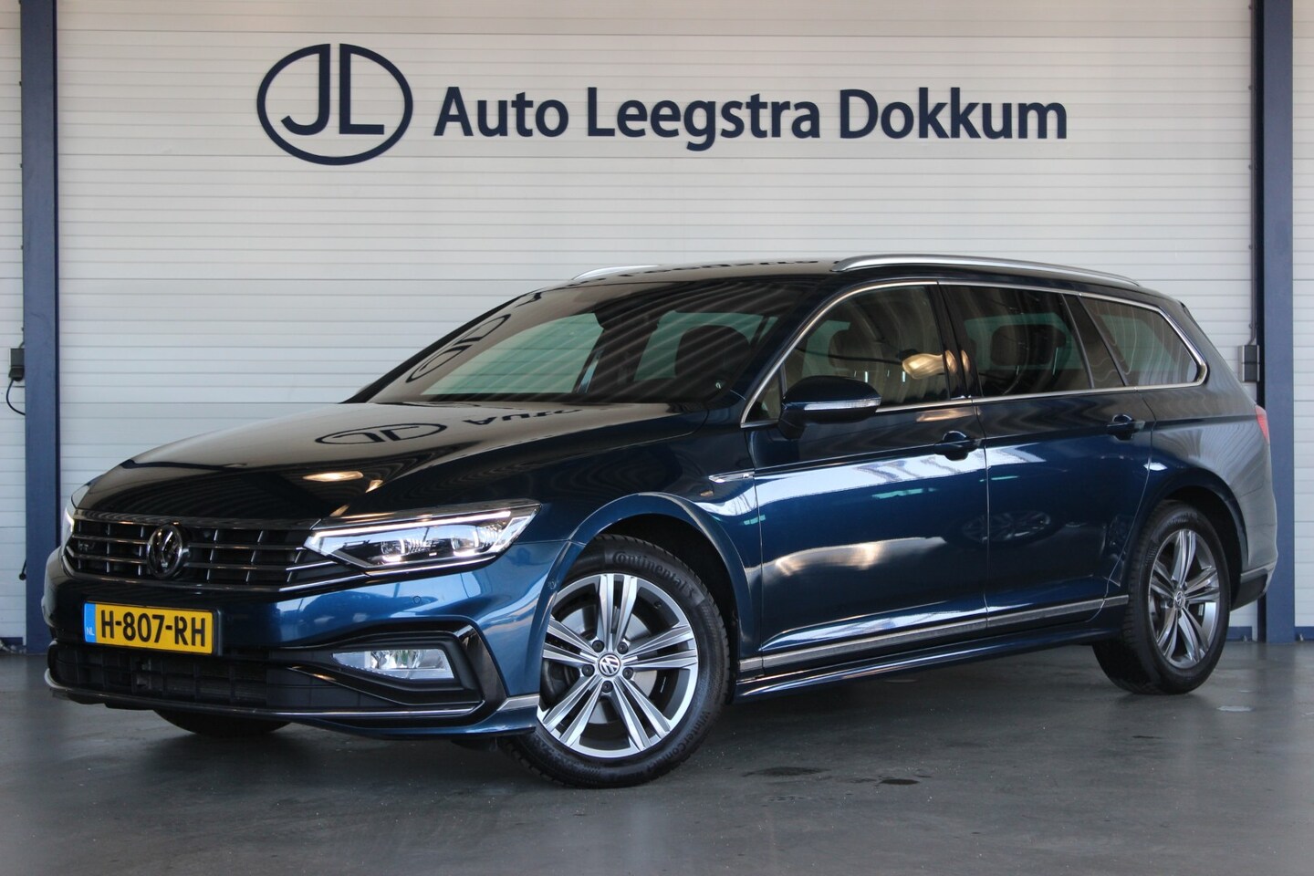 Volkswagen Passat Variant - 1.5 TSI R-Line 1e eigenaar | Trekhaak | Virtual Cockpit | Alcantara | Keyless | Stoelverw. - AutoWereld.nl