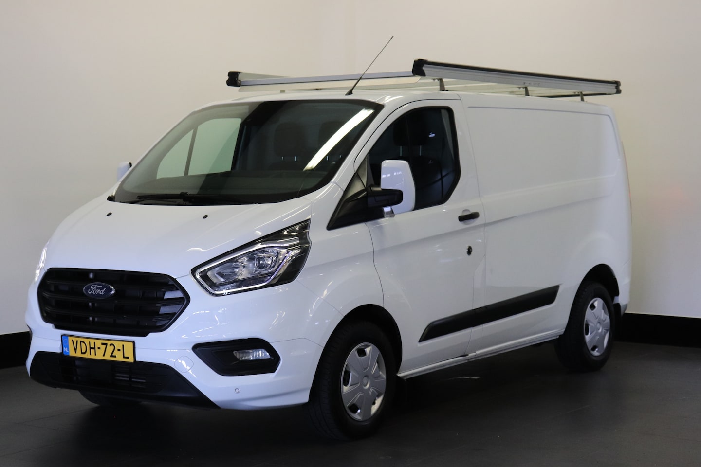 Ford Transit Custom - 2.0 TDCI - EURO 6 - Airco - Cruise - Trekhaak - €16.900,- Excl. - AutoWereld.nl