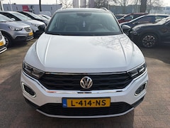 Volkswagen T-Roc - 1.5 TSI 150 pk Style Business | Panoramadak | Leder | Achteruitrijcamera | Led Koplampen |