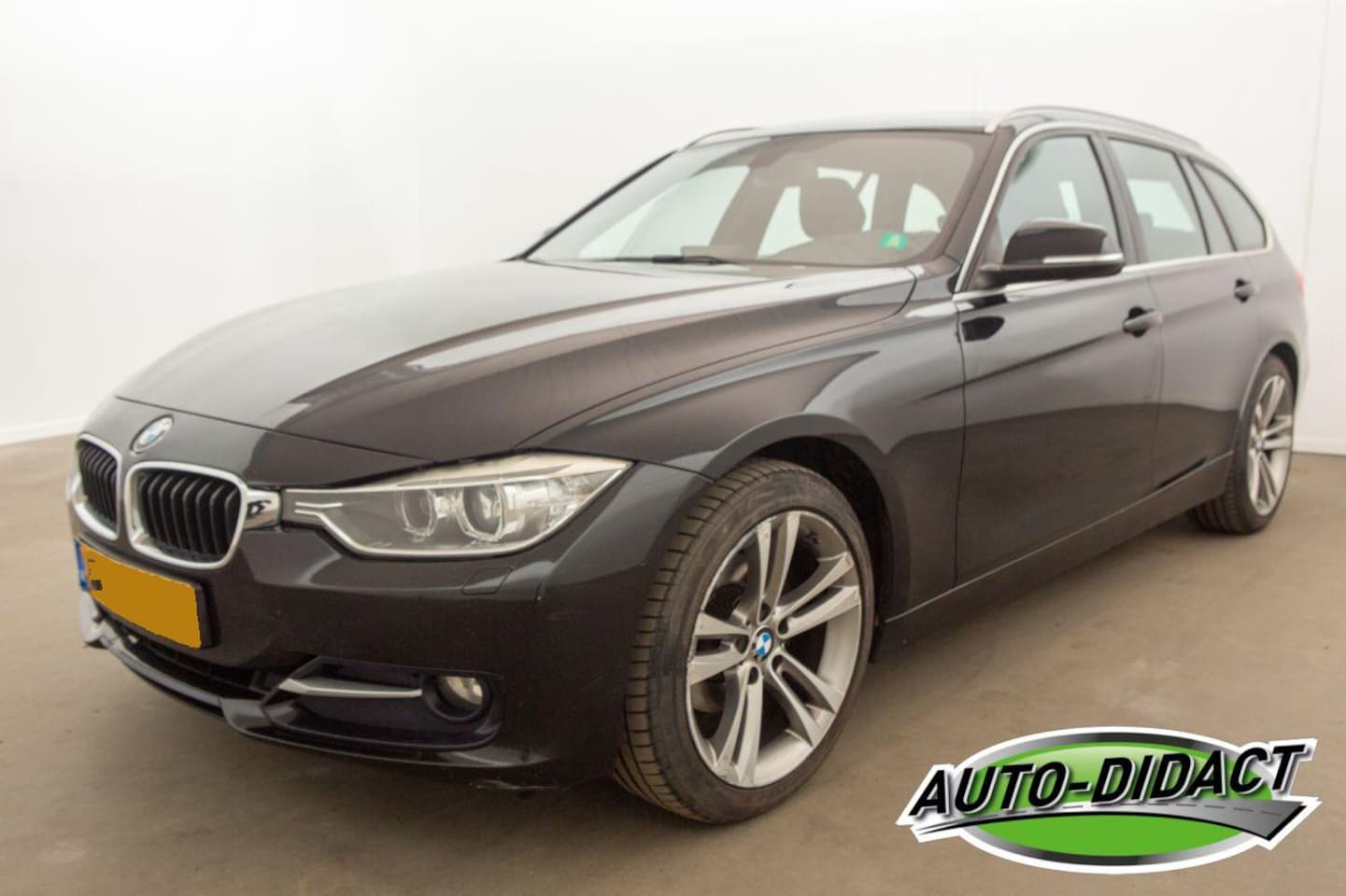 BMW 3-serie Touring - 318d Automaat Clima Navi Leder Executive - AutoWereld.nl