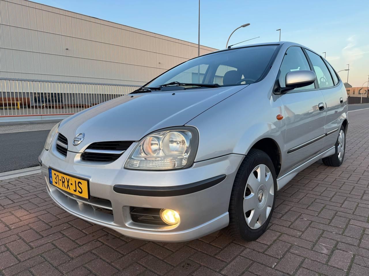 Nissan Almera Tino - 1.8 /Airco/Camera/Trekhaak/Nieuwe APK - AutoWereld.nl