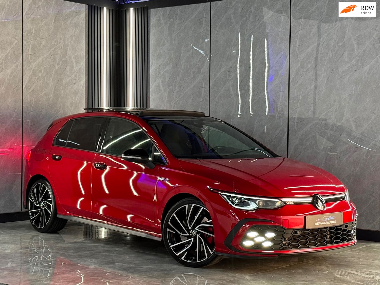 Volkswagen Golf - 2.0 TSI GTI Pano | IQ Light | Camera | Keyless | Virtual Cocpit | Apple Carplay | Lane Ass - AutoWereld.nl