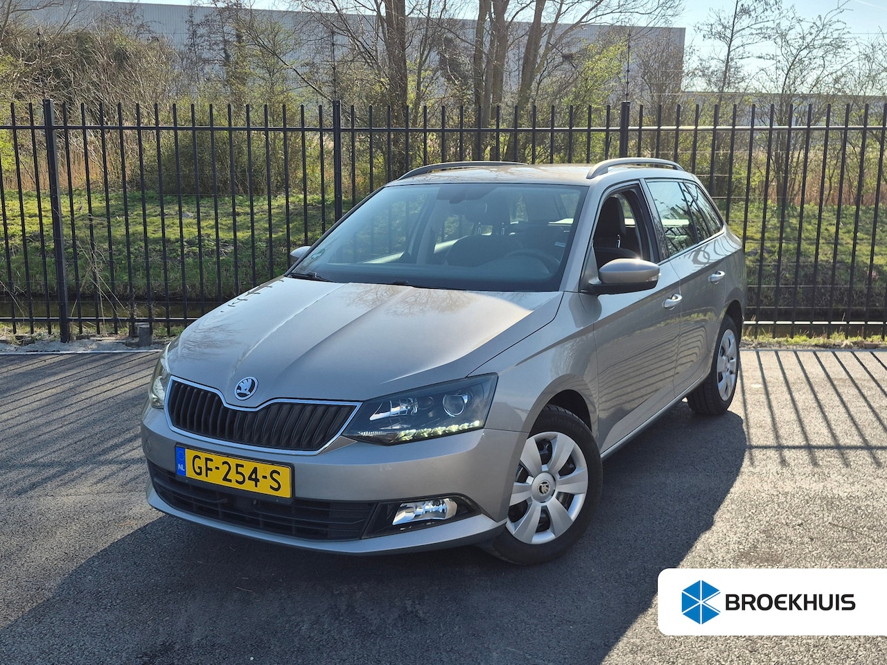 Skoda Fabia Combi - 1.2 TSI Ambition | Trekhaak | Cruise control | Airco Automatisch | LED Dagrijverlichting - AutoWereld.nl