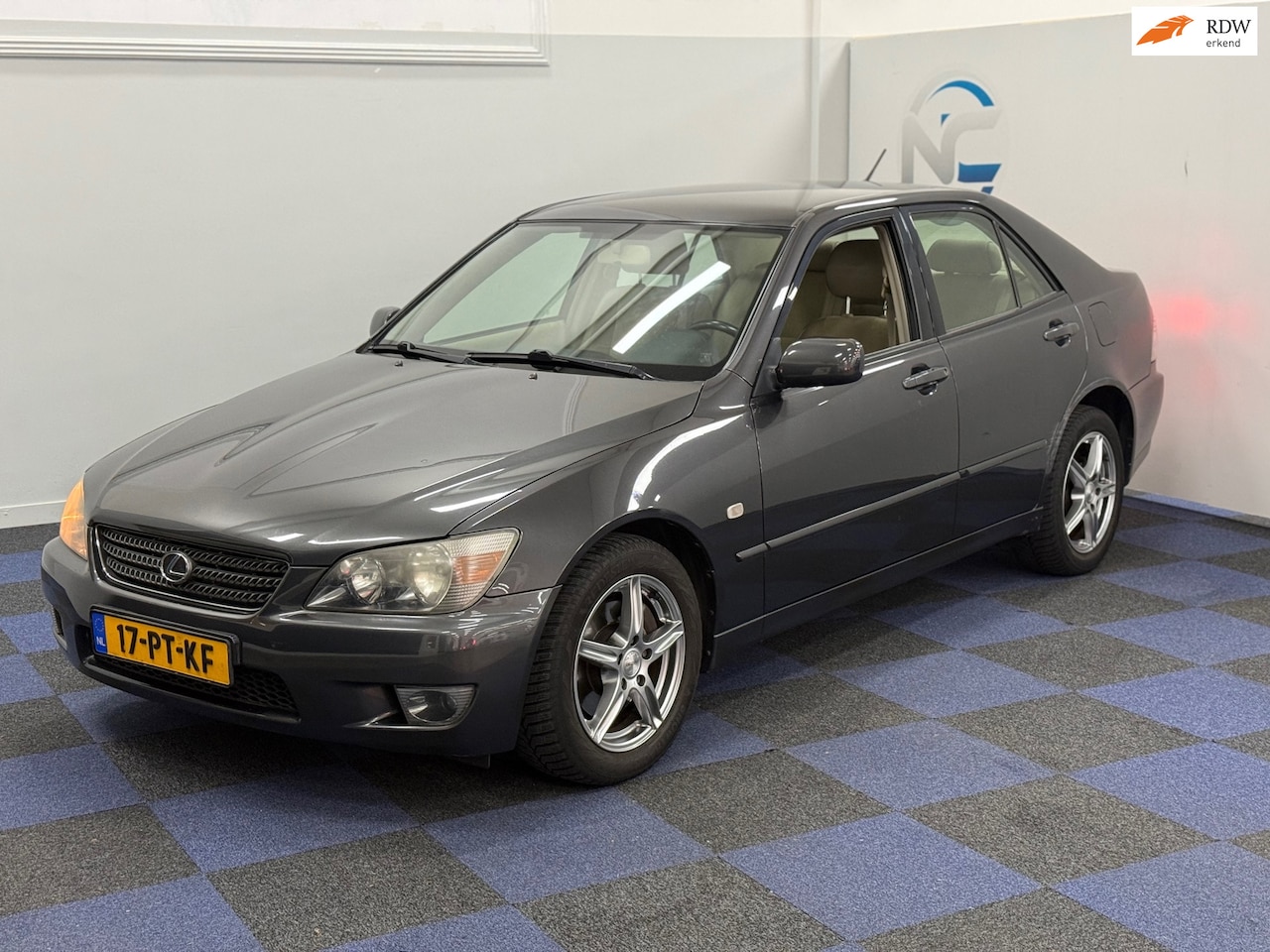 Lexus IS - 200 Business Solution / AUTOMAAT / NAP / NIEUWE APK - AutoWereld.nl