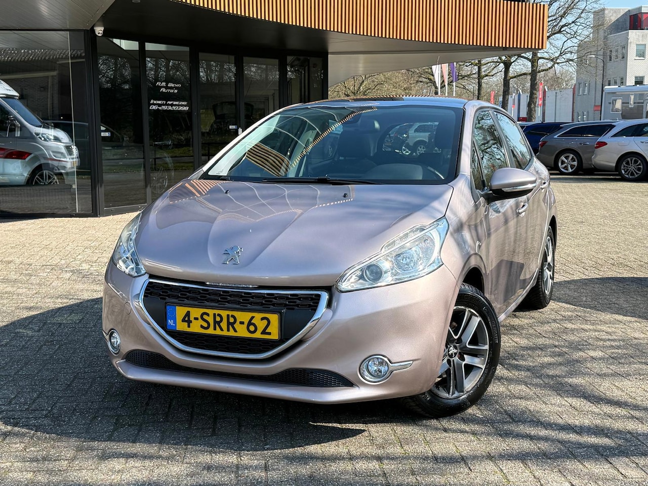 Peugeot 208 - 1.2 e-VTi Active|Rijklaar!|Garantie|Pano|Trekhaak|Bluetooth - AutoWereld.nl