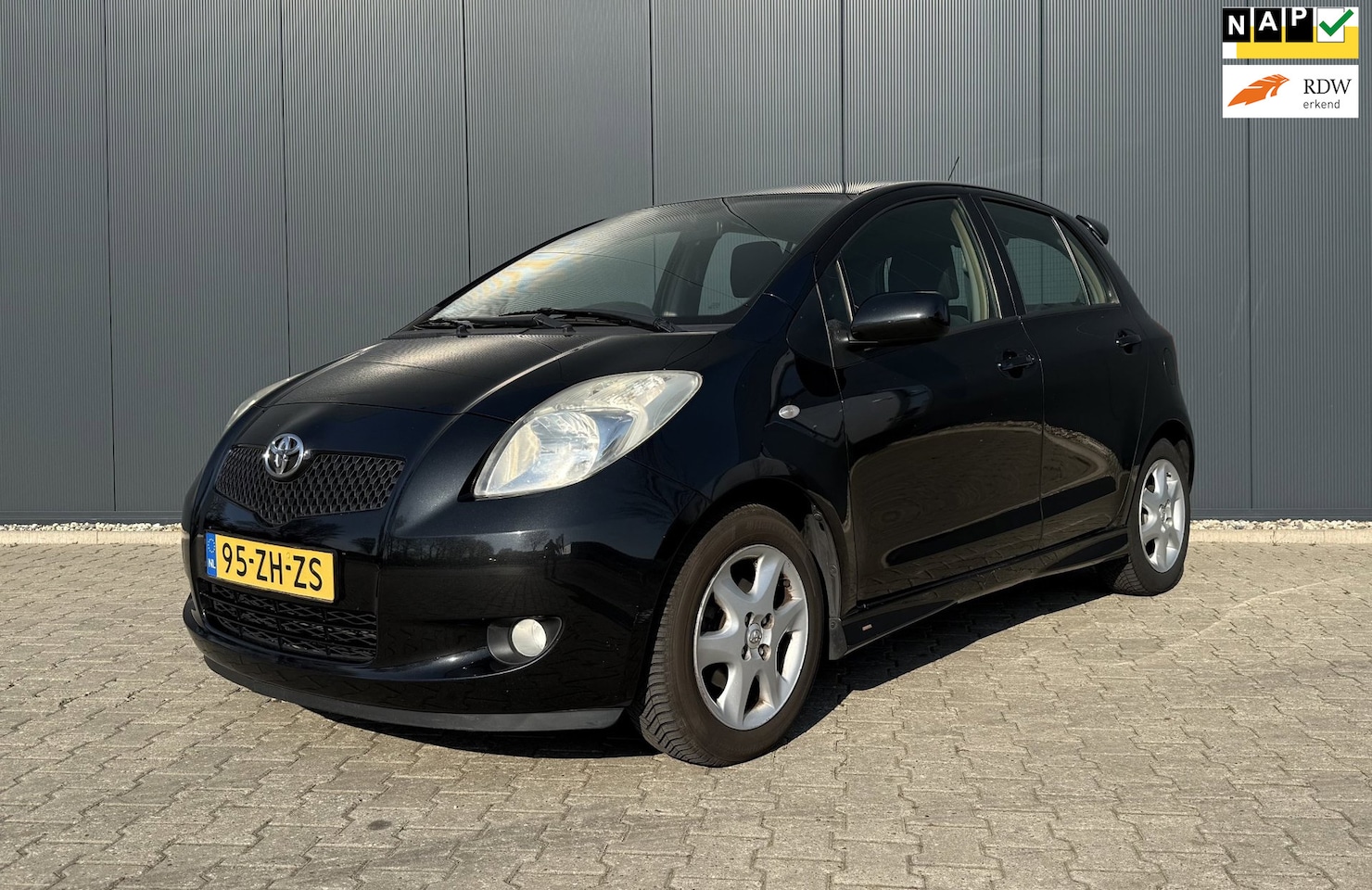 Toyota Yaris - 1.3 VVTi Luna Airco Cruise Keyless nieuw APK NAP - AutoWereld.nl