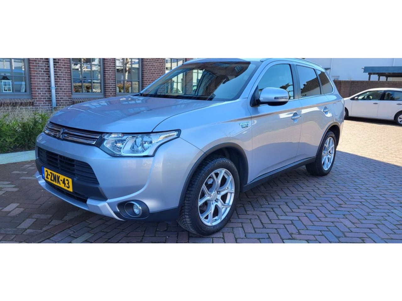 Mitsubishi Outlander - 2.0 PHEV Business Edition X-Line 2.0 PHEV Business Edition X-Line - AutoWereld.nl