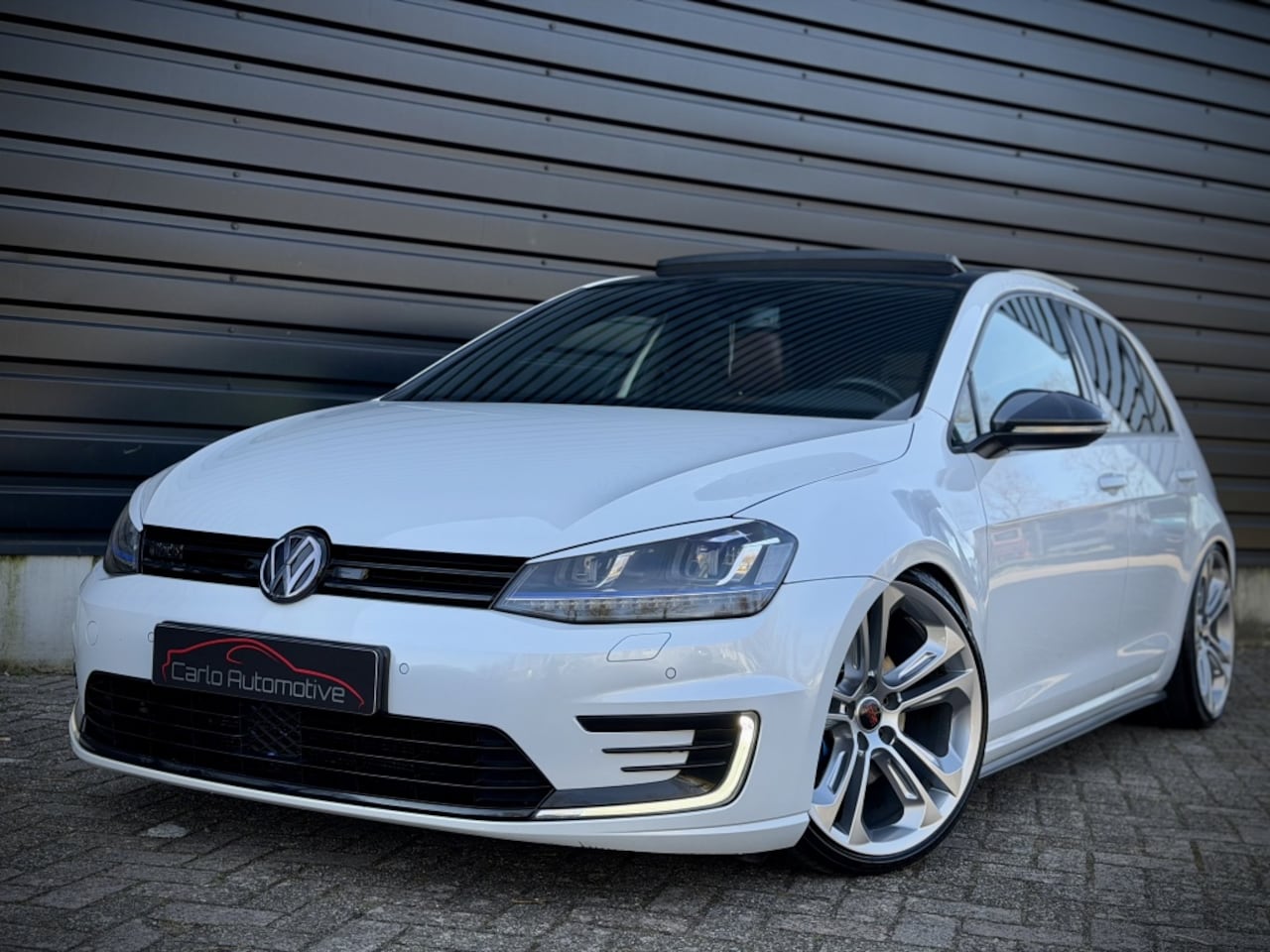 Volkswagen Golf - 1.4 TSI GTE PANO|LEDER|SCHROEFSET|19'' OZ - AutoWereld.nl