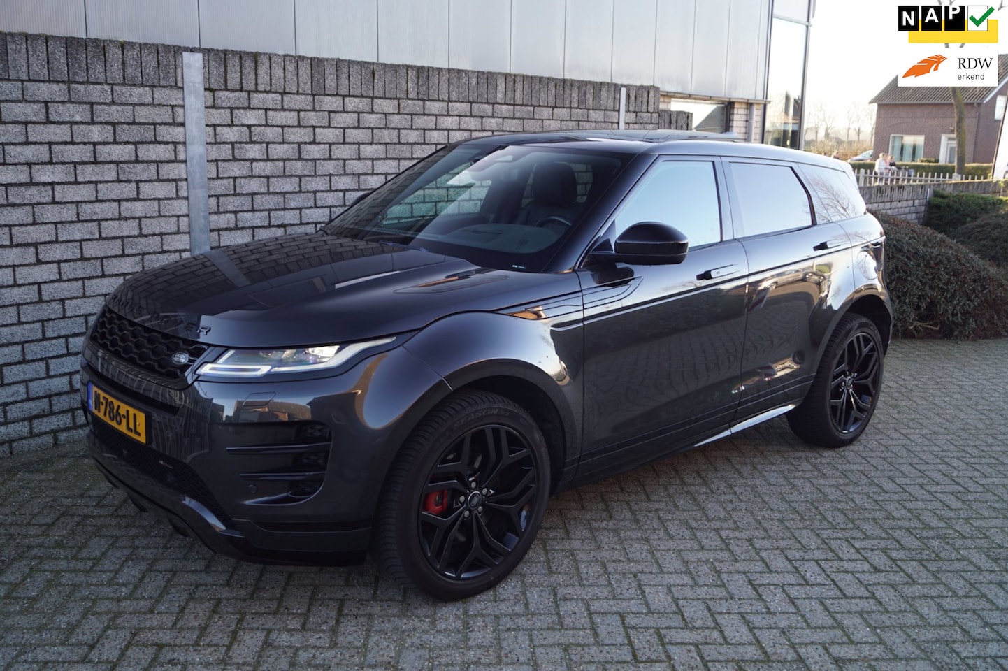 Land Rover Range Rover Evoque - 1.5 P300e AWD Autobiography Autom Panodak LederStoel/Stuur A Bank Verw Navi Camera Clima E - AutoWereld.nl