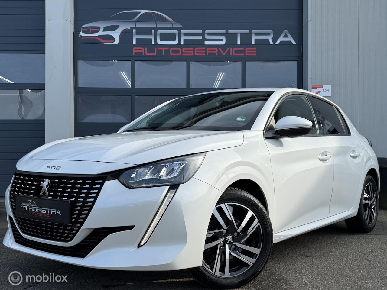 Peugeot 208 - 1.2 PureTech Allure Camera CarPlay Gr-Navi Led Virtual-Cockpit - AutoWereld.nl