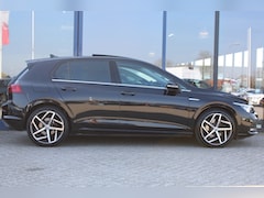 Volkswagen Golf - 1.5 eTSI 150PK Style PANORAMADAK MEMORY ACC SFEER CARPLAY 18''