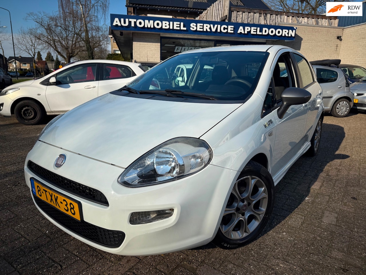 Fiat Punto Evo - 0.9 TwinAir Young *AIRCO*NW. APK*ELEKTR. RAMEN*5DRS*STUURBEKR.*LM. VELGEN* - AutoWereld.nl