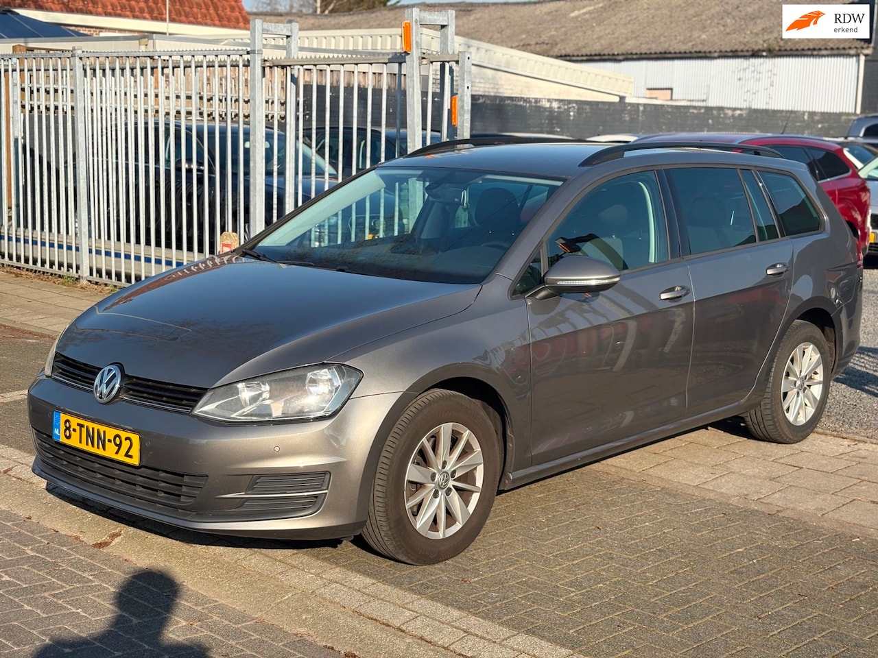 Volkswagen Golf - 1.6 TDI Comfortline BlueMotion | Navigatie | Trekhaak | 15” LMV | - AutoWereld.nl