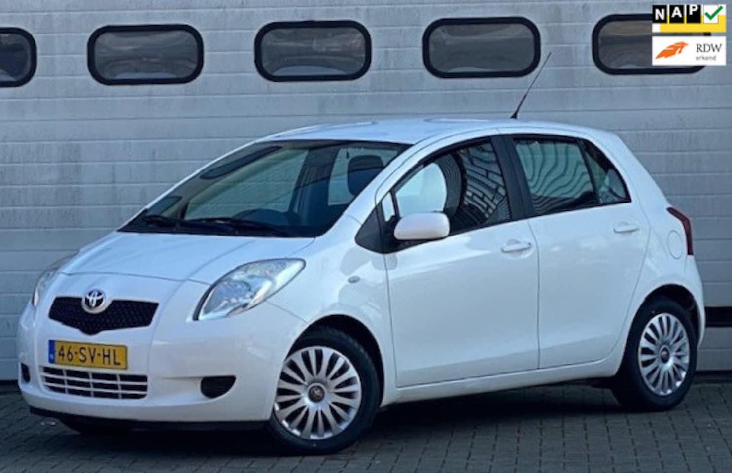 Toyota Yaris - 1.3 VVTi Sol MMT AUTOMAAT AIRCO DEALER ONDERHOUDEN 1STE EIGENAAR - AutoWereld.nl