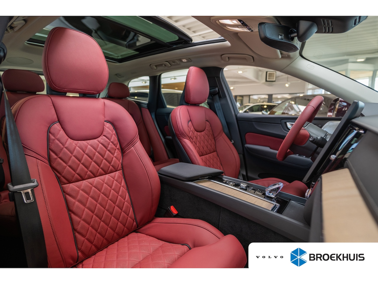 Volvo XC60 - T8 Ultra | Rood Leder! | B&W | Luchtvering | Pano | UNIEK!! | GeenImport! - AutoWereld.nl