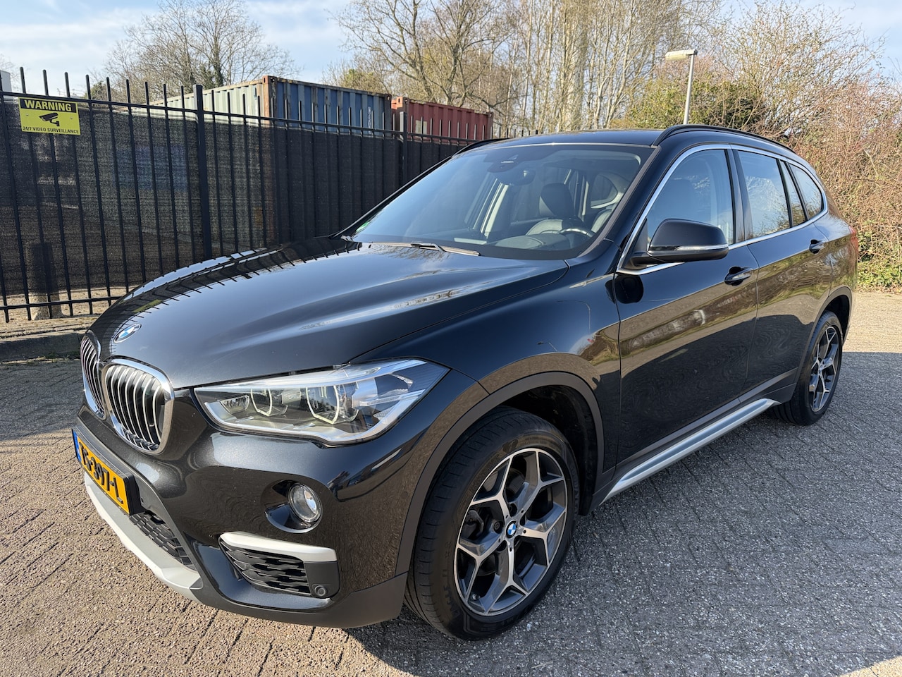 BMW X1 - sDrive20i Orange Edition II Leer/Stlvrw/Navi/PDC - AutoWereld.nl