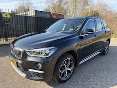 BMW X1 - sDrive20i Orange Edition II Leer/Stlvrw/Navi/PDC