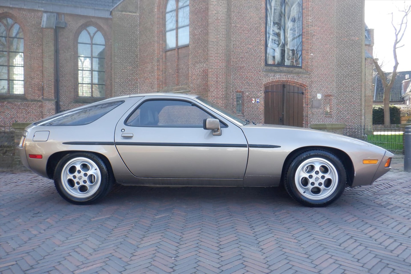 Porsche 928 - 4.5 handgeschakeld - schuifdak - AutoWereld.nl