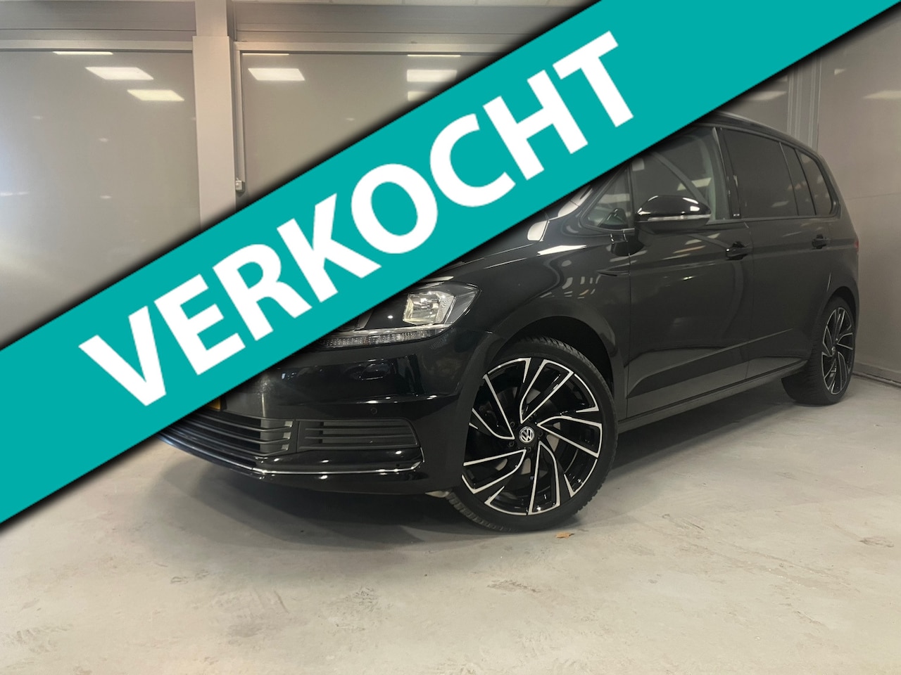 Volkswagen Touran - Active 1.5TSi DSG | 7 persoons | Apple Carplay | 19"Lichtmetalen velgen | - AutoWereld.nl