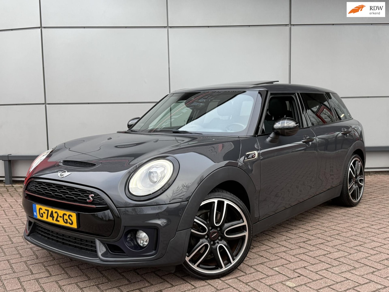 MINI Clubman - Mini 2.0 Cooper S Chili Serious Business | Panoramadak | Harman Kardon | Camera | - AutoWereld.nl