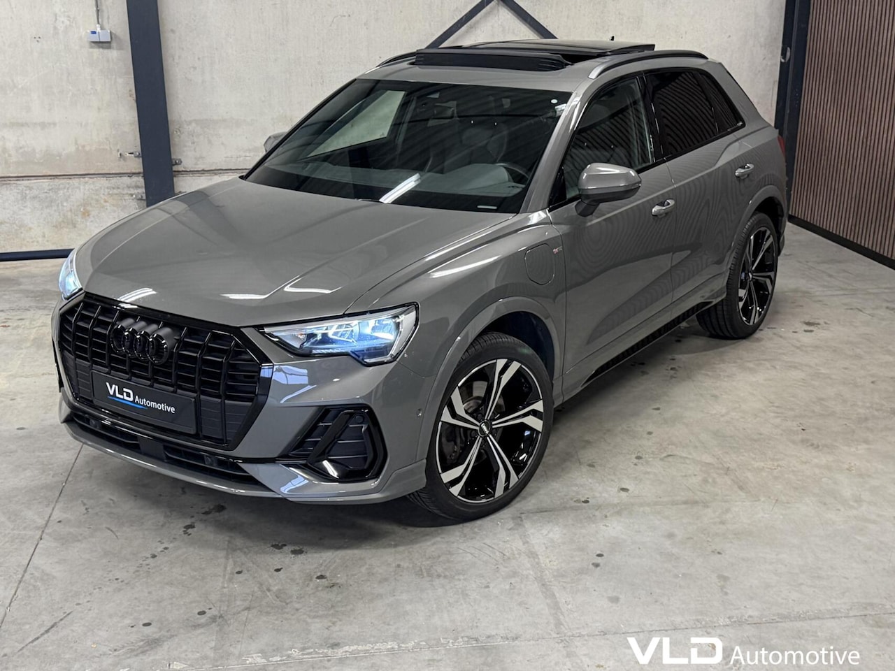 Audi Q3 - 45 TFSI e S edition Pano Navi PDC ACC S-line black - AutoWereld.nl