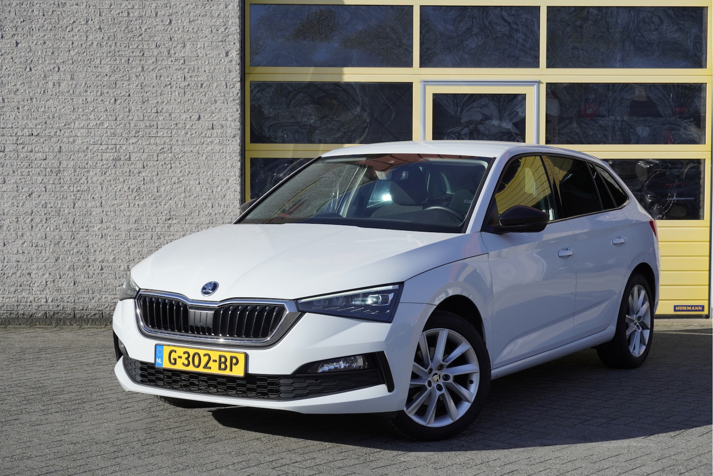Skoda Scala - 1.0 TSI 5drs First Edition BJ2019 Lmv 17" | Led V+A | Pdc | App-Connect | Climate control - AutoWereld.nl