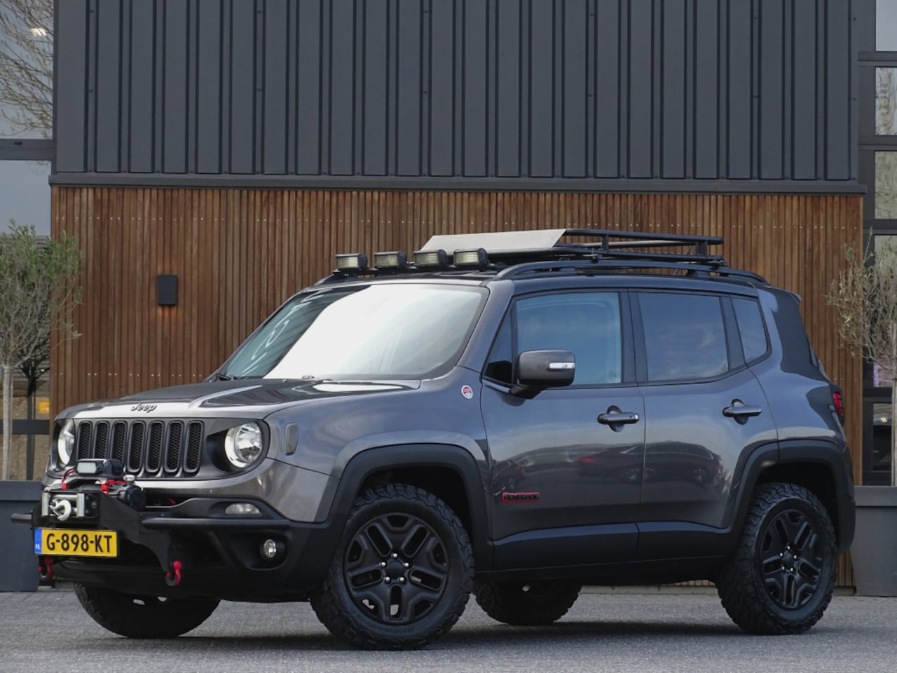 Jeep Renegade - Trail Hawk 2.4 179PK automaat / lier / LED - AutoWereld.nl