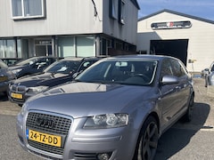 Audi A3 Sportback - 2.0 FSI Attraction 5 Deurs, Navigatie, Clima enz. Lichte schade op linker voorscherm. Apk