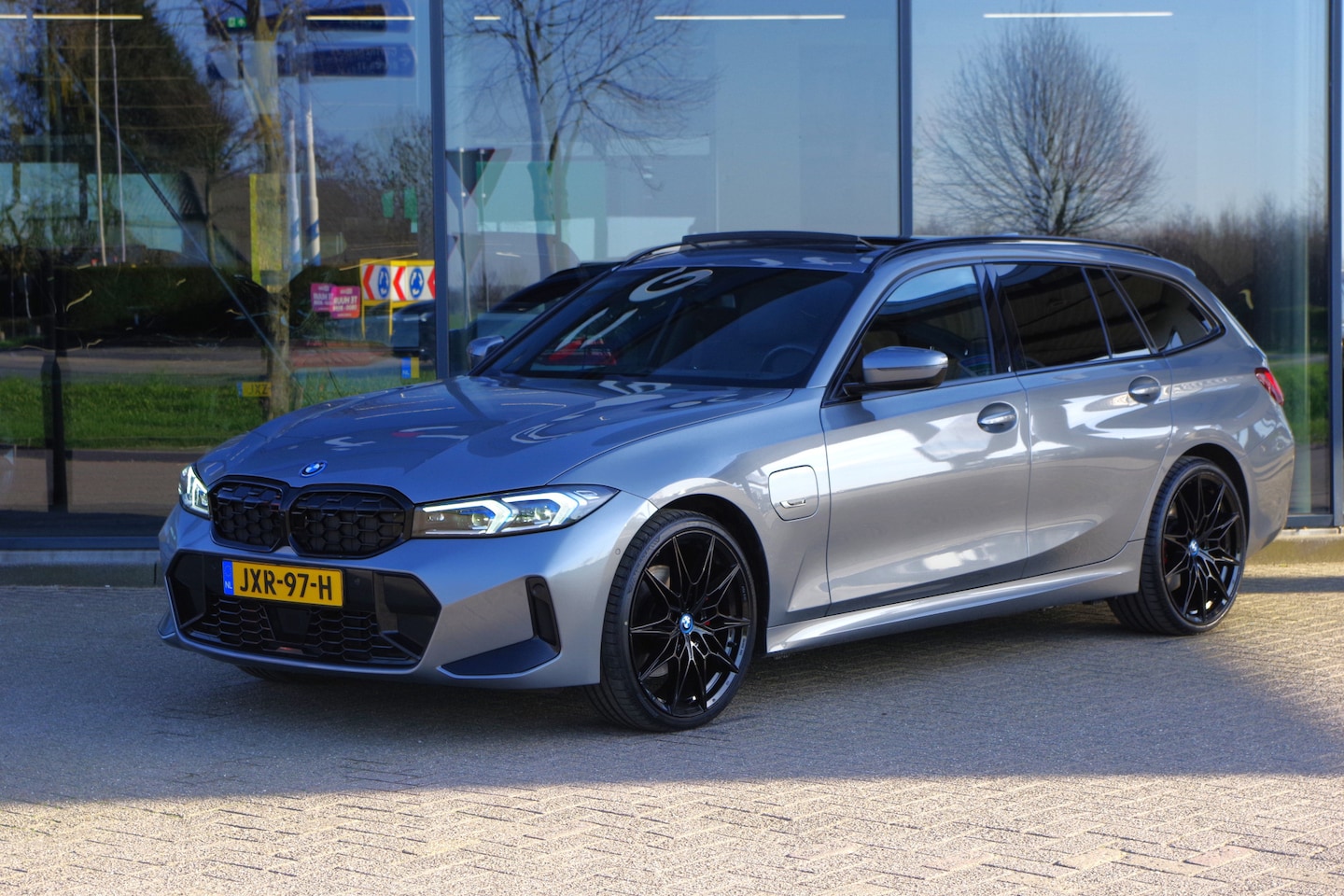 BMW 3-serie Touring - 330e 293 PK xDrive M Sport PHEV, Panoramadak, Adap. Cruise Control, Memory, Head-Up - AutoWereld.nl