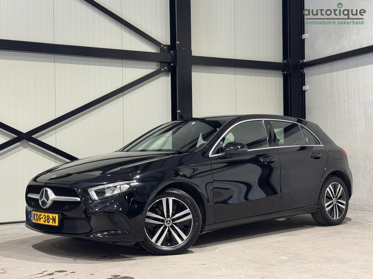 Mercedes-Benz A-klasse - 250 e Business | navi | leder | sfeer verlichting | carplay | - AutoWereld.nl