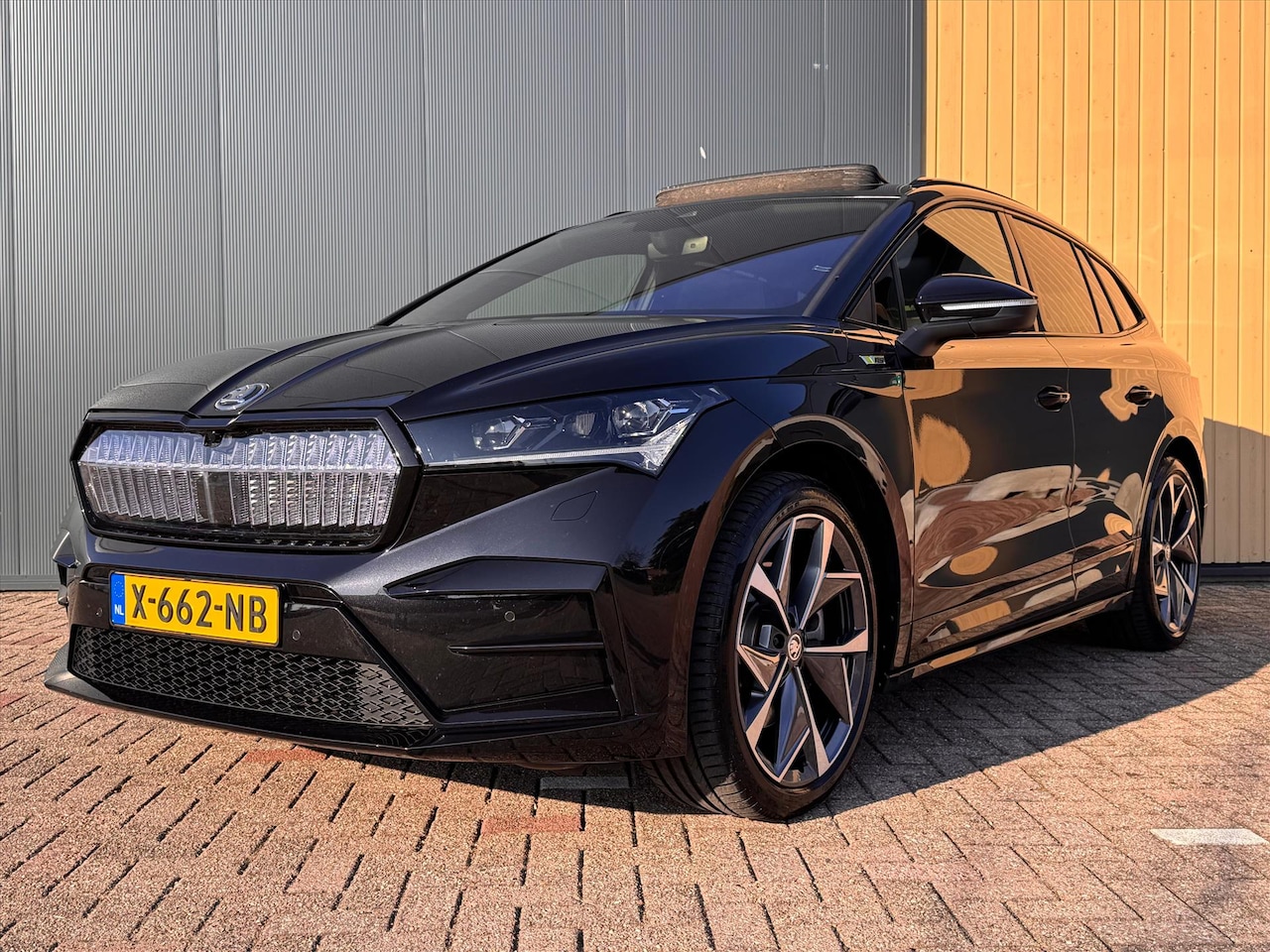 Skoda Enyaq iV - 77kW 300pk 4x4 RS Edition | NL Auto | Pano | Trekhaak | ACC | Canton | Stoel/Stuurverwarmi - AutoWereld.nl