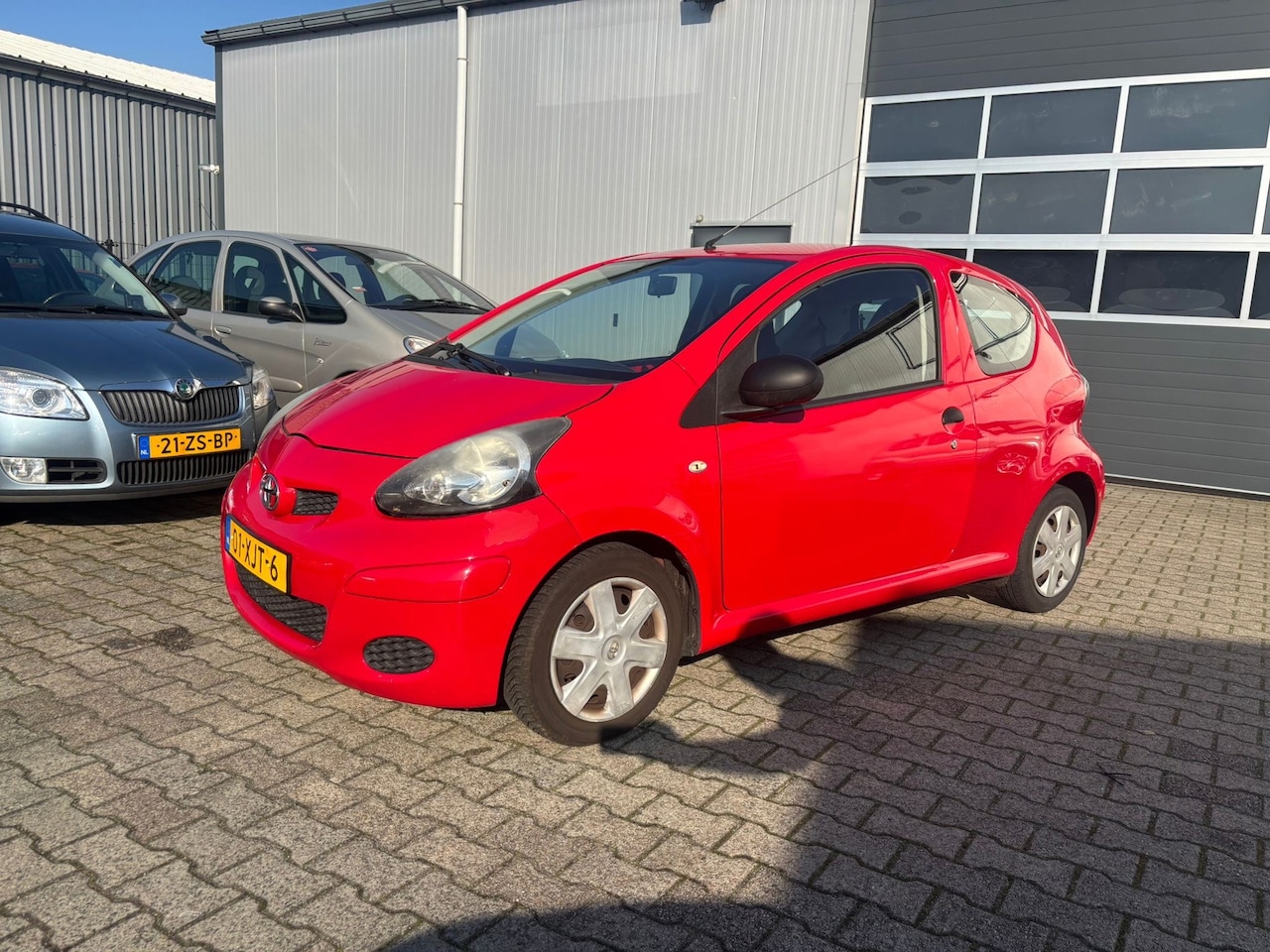 Toyota Aygo - 1.0-12V 2011 Rood 104.000 KM Nwe Koppeling APK 2027 - AutoWereld.nl