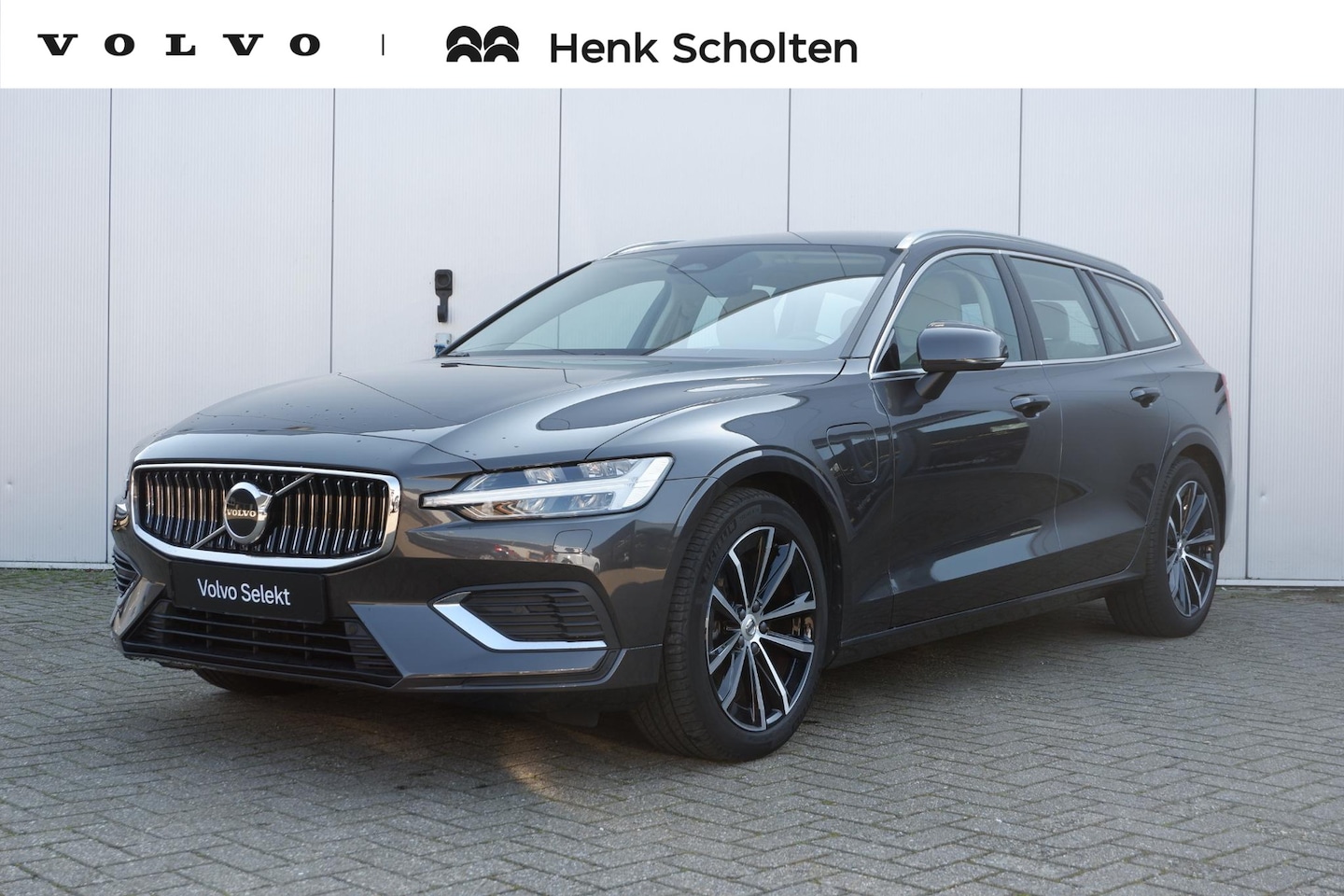 Volvo V60 - T6 Automaat AWD Plus Bright | Park Assist | Verwarmbaar Stuurwiel | Stoelen voor/achter ve - AutoWereld.nl