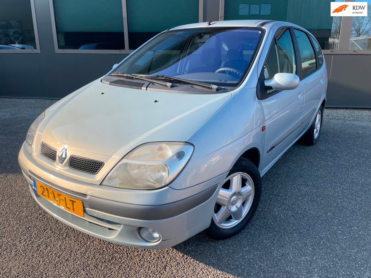 Renault Scénic - 2.0-16V Expression 2.0-16V Expression - AutoWereld.nl