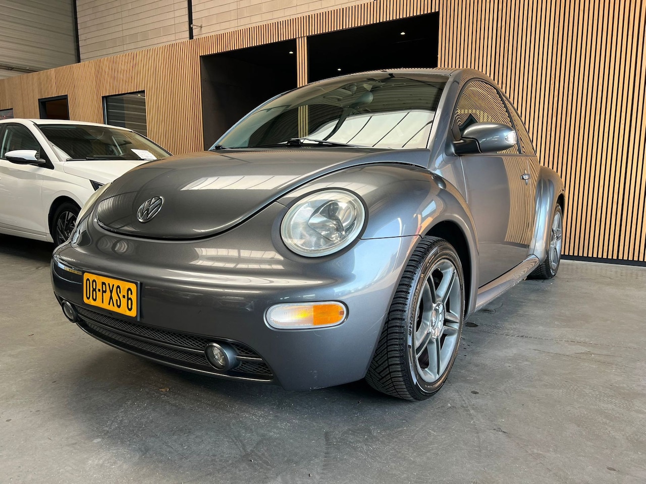 Volkswagen New Beetle Cabriolet - 1.8-5V Turbo Automaat|Airco|Zonnedak|lederbekl. - AutoWereld.nl