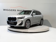 BMW X1 - 326 PK Hybrid M-Sport, Panodak, Trekhaak, Head-up, HarmanenKardon, Leder, 360 Camera