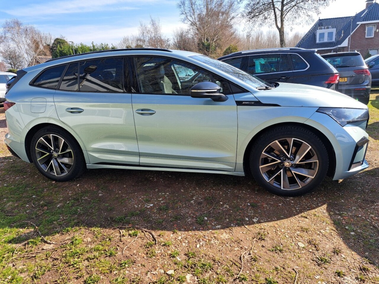 Skoda Enyaq - iV 60 Sportline 180 Pk Trekhaak, Navigatie, Alcantara + leder - AutoWereld.nl